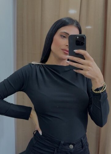 Top negro detalle dorado